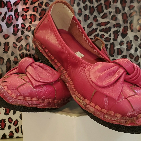 Woman's Mocasines - Picture 3 of 10